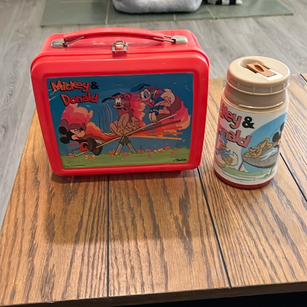 Vintage Mickey Mouse lunchbox and thermos! Thermos missing top!